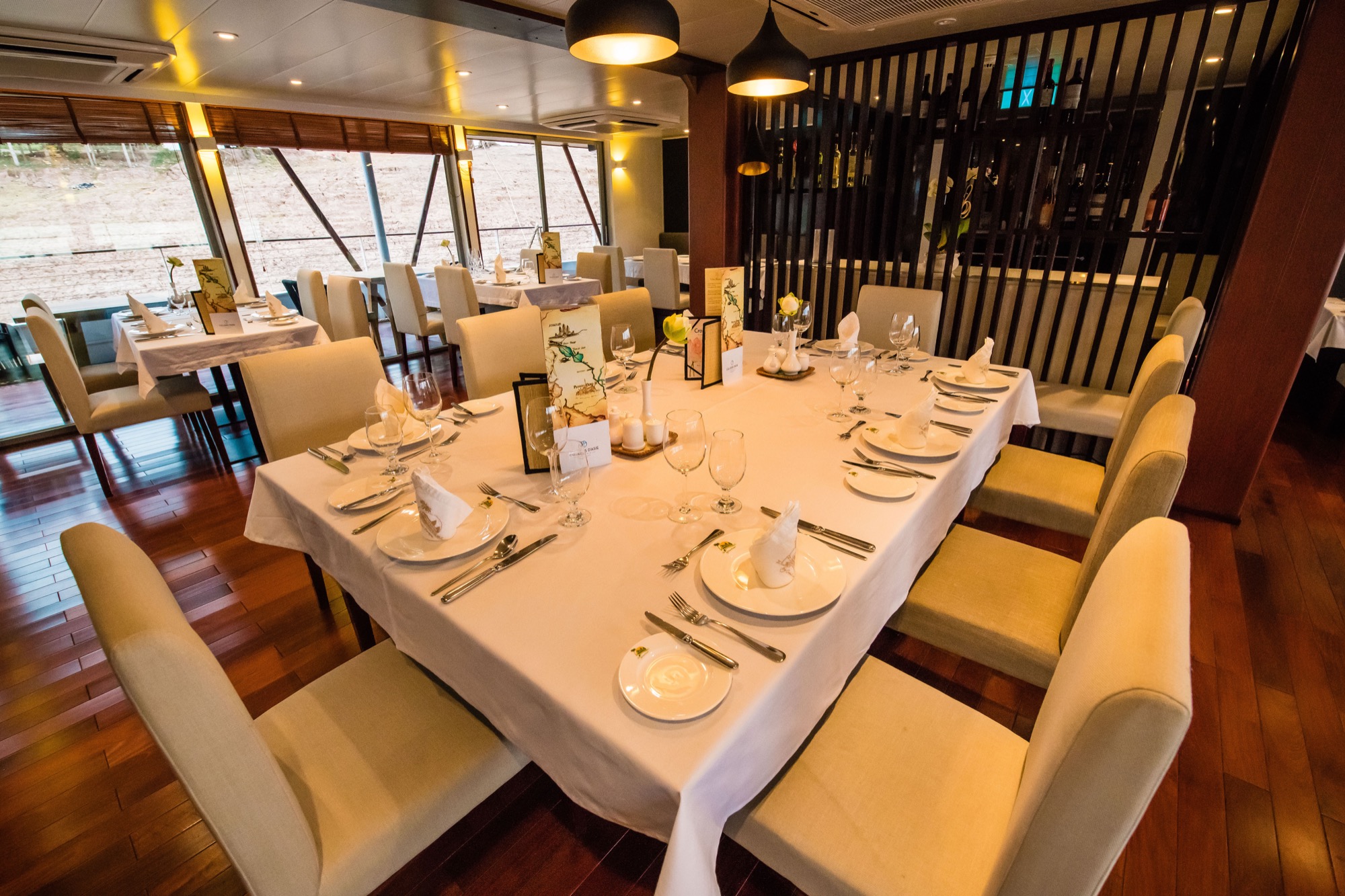 CroisiEurope RV Indochine II Restaurant 8.jpg